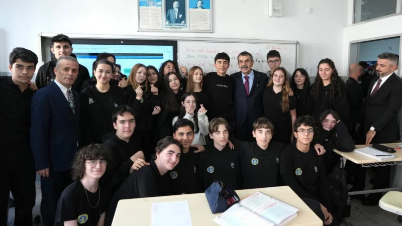 Milli Eğitim Bakanı Tekin'den İstanbul'daki okullara ziyaret