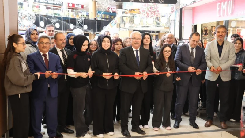 Nevşehir'de 29 Ekim Cumhuriyet Bayramı'na Özel Resim Sergisi