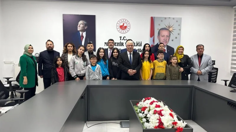 Nevşehir'de Cumhuriyet Bayramı Yarışmalarında Dereceye Giren Öğrenciler Ödüllendirildi