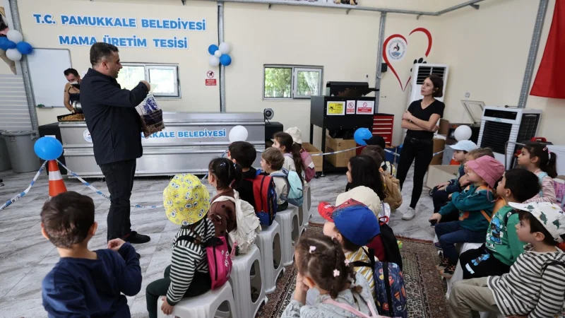 Pamukkale'de Minik Öğrencilerden Mama Üretim Tesisine Anlamlı Ziyaret