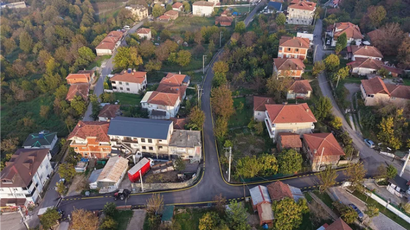 Sakarya'da 4 kilometrelik bağlantı yolu sıcak asfaltla yenilendi