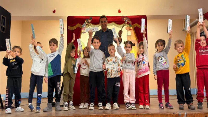 Sakarya'da minik öğrenciler geleneksel gölge oyunuyla buluştu