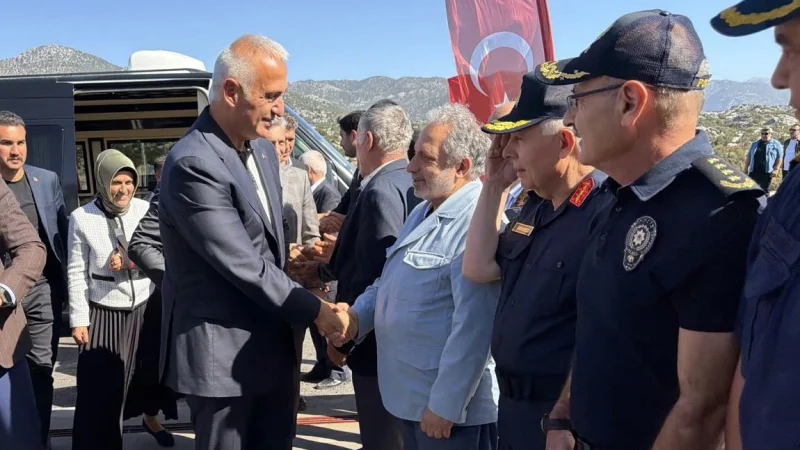 Talas Belediye Başkanı Yalçın, Antalya'daki Kültür ve Gençlik Yatırımlarının Açılışına Katıldı