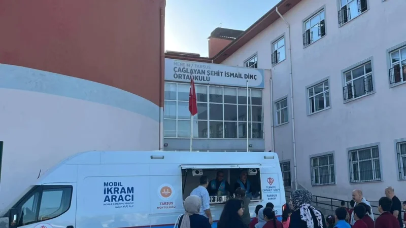 Tarsus'ta Öğrencilere Güven ve Dönüşüm Projesi Kapsamında Çorba İkramı
