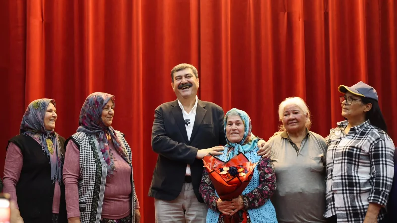 Toroslar'da "Anne Elimi Bırakma" Tiyatro Oyununa Yoğun İlgi