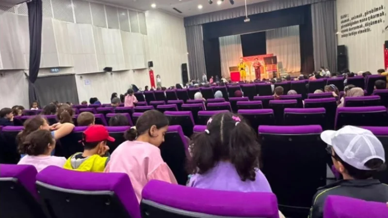 Trabzon'da Çocuk Evleri'nde Kalan Çocuklar Tiyatroyla Buluştu