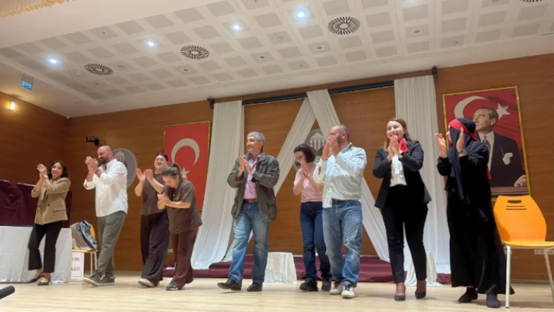 Trabzon'da 'Mümkün' Tiyatro Oyunu ile Şiddete Karşı Farkındalık Eğitimi