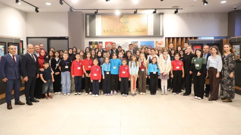 Ünye'de Cumhuriyet Temalı 'Bir Ulusun Renkli İmzası' Sergisi