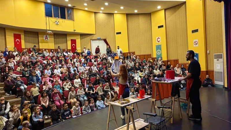 Yıldırım'da Minik Tiyatroseverler ‘Evden Uzakta’ Oyunuyla Buluştu