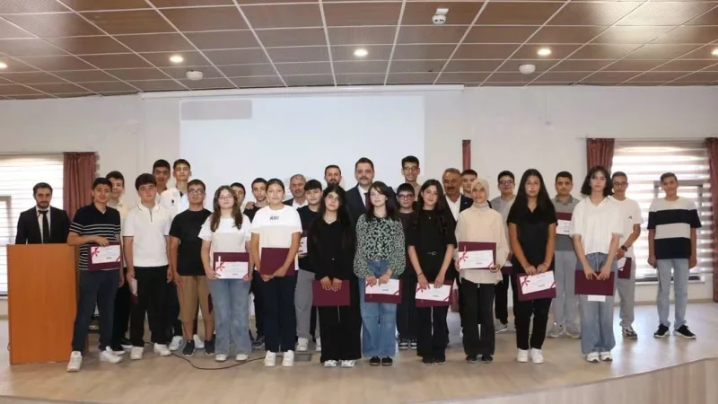 Yunak'ta LGS'de Dereceye Giren Öğrenciler Ödüllendirildi