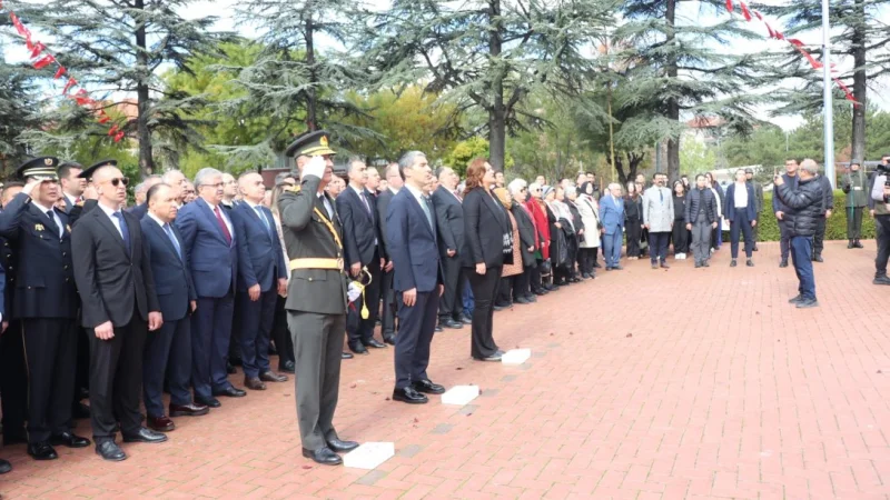 Afyonkarahisar'da 29 Ekim Cumhuriyet Bayramı Çelenk Sunma Töreni Gerçekleştirildi