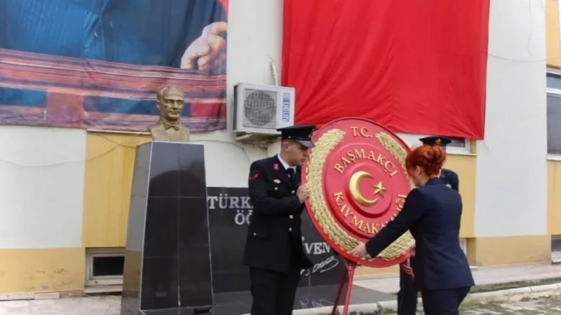 Afyonkarahisar'ın Başmakçı İlçesinde Cumhuriyet Bayramı Çelenk Sunma Töreni Düzenlendi