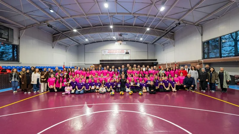 Akçaabat'ta Başkan Ekim'den Voleybolcu Gençlere Cumhuriyet Bayramı Ziyareti