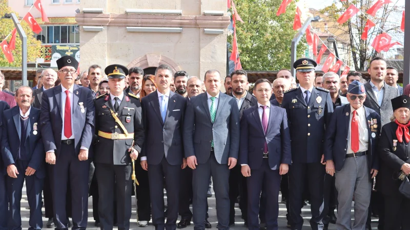 Akyurt'ta 29 Ekim Cumhuriyet Bayramı Çelenk Sunma Töreni Düzenlendi
