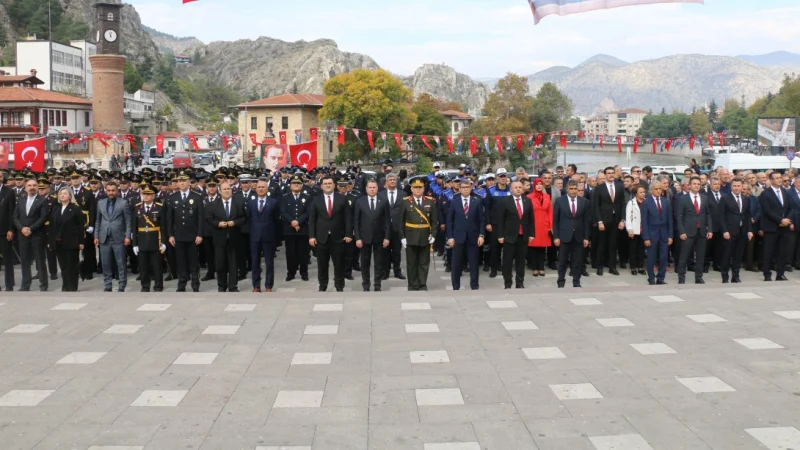Amasya'da 29 Ekim Cumhuriyet Bayramı Coşkusu Çelenk Töreniyle Başladı