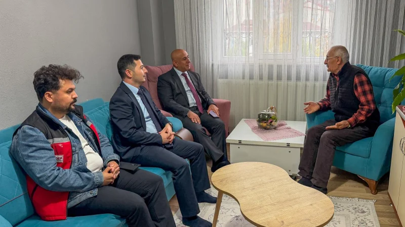 Arnavutköy Kaymakamı Mahmut Hersanlıoğlu'ndan Kıbrıs Gazisi İbrahim Kölük'e Ziyaret