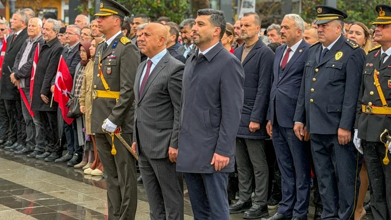 Arnavutköy'de Cumhuriyet'in 103. Yıl Dönümü İçin Çelenk Sunma Töreni Düzenlendi