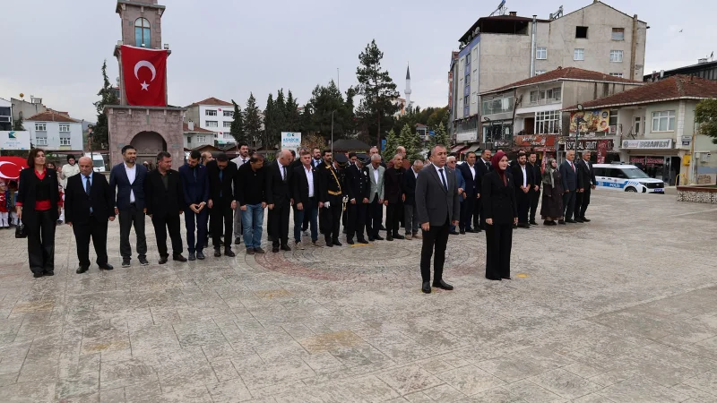 Asarcık'ta 29 Ekim Cumhuriyet Bayramı Dolayısıyla Çelenk Sunma Töreni Düzenlendi
