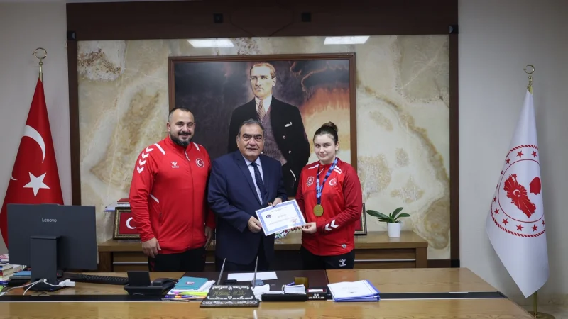 Balkan Şampiyonu Ayşe Soygençler'den Kaymakam Mehmet Okur'a Ziyaret