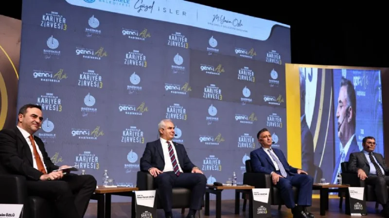 Başiskele Kariyer Zirvesi'nde Gençler ve Sektör Öncüleri Bir Araya Geldi