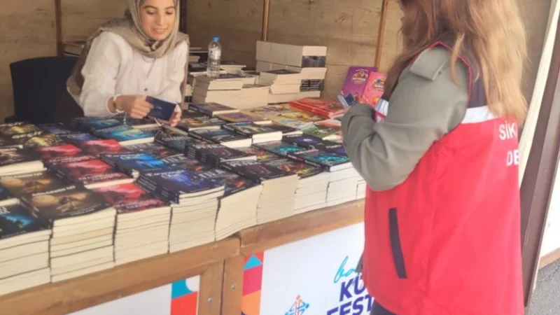 Batman'da Kitap Fuarı'nda 'Kadına El Kalkamaz' Farkındalığı