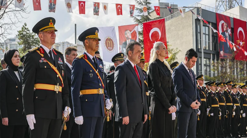 Bilecik'te Cumhuriyet Bayramı Coşkusu Çelenk Sunma Töreniyle Başladı