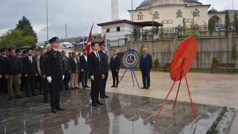 Bingöl Adaklı'da 29 Ekim Cumhuriyet Bayramı Çelenk Sunma Töreni Düzenlendi