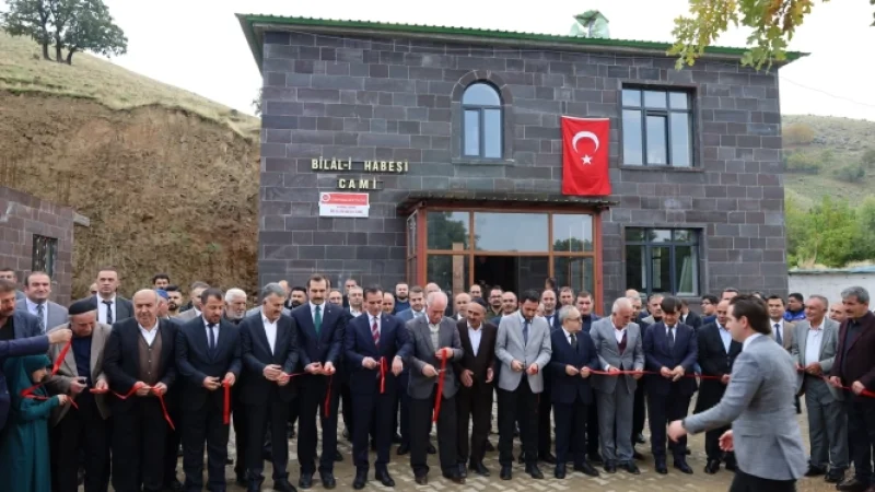 Bitlis'in Güroymak İlçesinde Bilal-i Habeşi Camii ve Taziye Evi Hizmete Açıldı