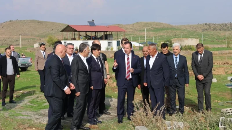 Bitlis'in Güroymak İlçesinde Su Deposu Yenileme Çalışmaları İncelendi