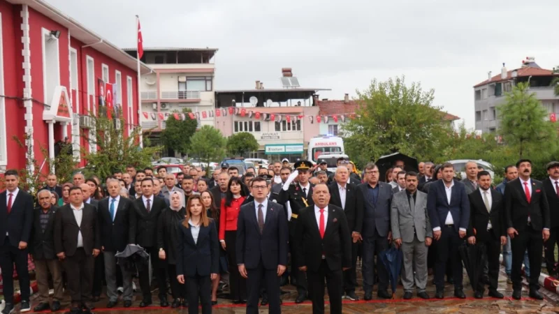 Bozdoğan'da 29 Ekim Cumhuriyet Bayramı Çelenk Sunma Töreniyle Kutlandı