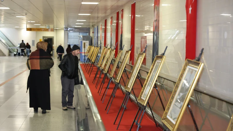 Bursa'da 'Cumhuriyetin Yüzleri' Sergisi Ziyaretçilerle Buluştu
