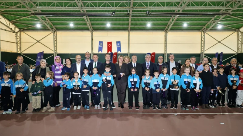 Bursa'da Geleceğin Raketleri Ücretsiz Tenis Eğitimleriyle Yetişiyor