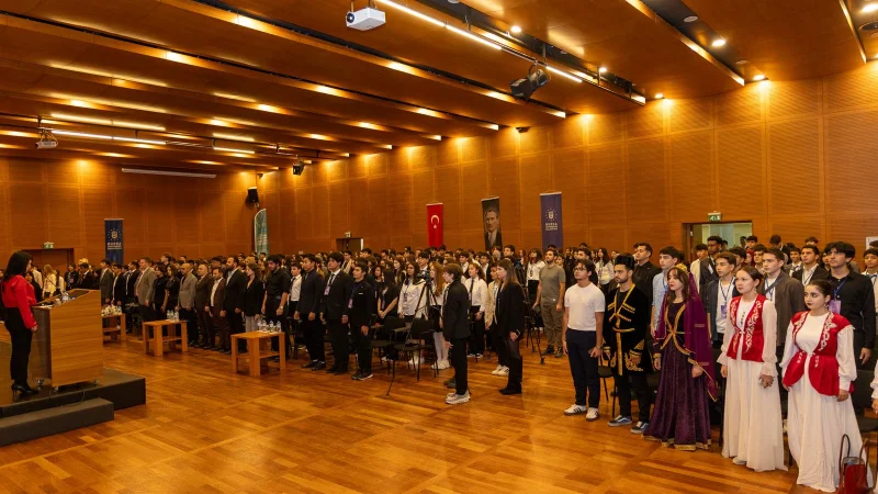 Bursa'da Gençler NovaMUN'26 Konferansı'nda Küresel Sorunları Tartıştı