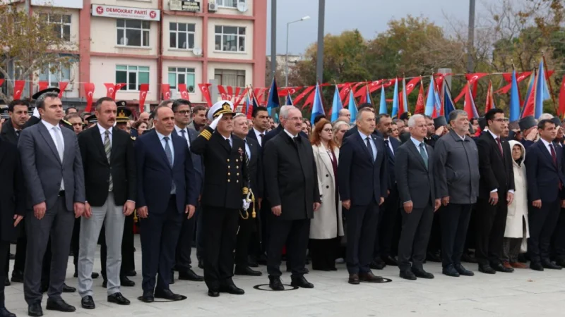 Çanakkale'de 29 Ekim Cumhuriyet Bayramı Çelenk Sunma Töreni Düzenlendi