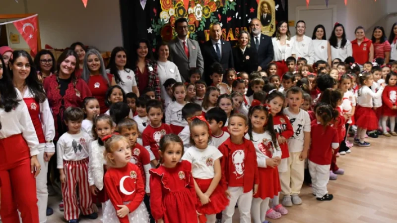 Çanakkale'de Atam Kreş Öğrencilerinden Renkli 29 Ekim Kutlaması