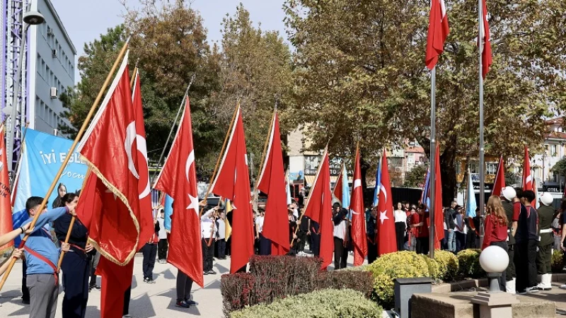 Çankırı'da 29 Ekim Cumhuriyet Bayramı Coşkusu Çelenk Töreniyle Başladı