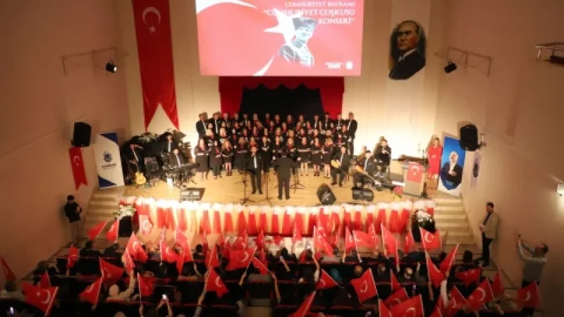 Çankırı'da Cumhuriyet Konseri Türküler ve Marşlarla Coşku Yarattı