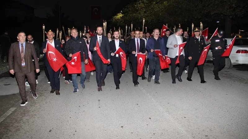 Çarşamba'da 29 Ekim Coşkusu: Fener Alayı Yürüyüşü Düzenlendi