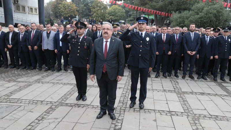 Çarşamba'da 29 Ekim Cumhuriyet Bayramı Kutlamaları Çelenk Sunma Töreniyle Başladı