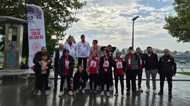 Çorum'da Özel Gereksinimli Bireyler Cumhuriyet Koşusu'nda Buluştu