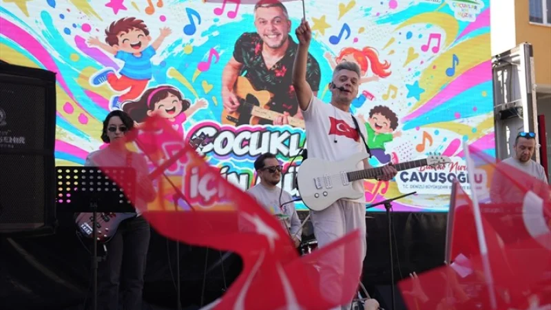 Denizli'de Okullar Cumhuriyet Coşkusuyla Renklendi
