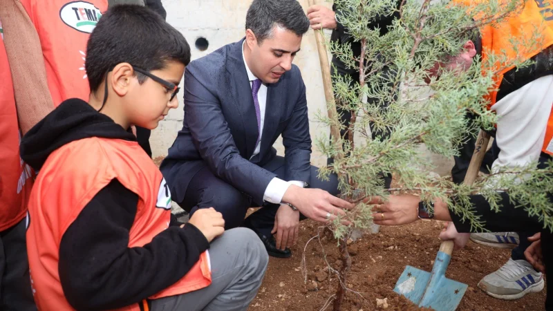 Elbistan'da Cumhuriyet'in 103. Yılında 103 Fidan Toprakla Buluştu