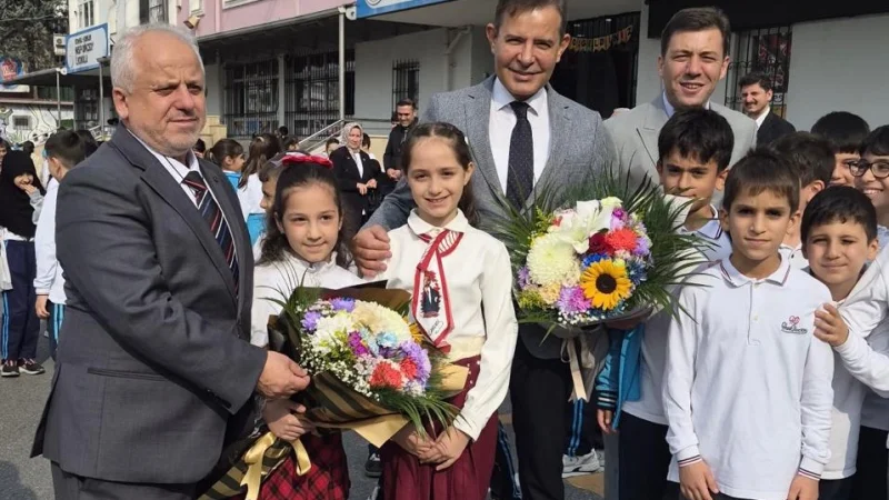 Esenler'de 'Cumhuriyet Kardeşliktir' Temalı Resim Sergisi Düzenlendi