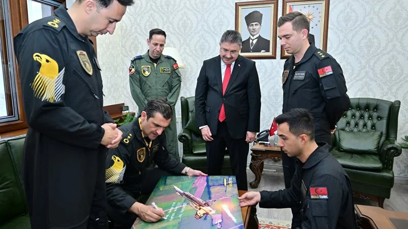 Eskişehir Valisi Dr. Erdinç Yılmaz, Solo Türk Ekibini Ağırladı