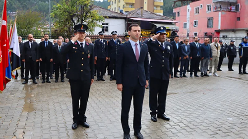 Feke'de 29 Ekim Cumhuriyet Bayramı Çelenk Sunma Töreni Düzenlendi