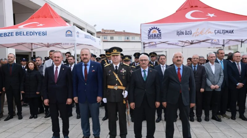 Gebze'de 29 Ekim Cumhuriyet Bayramı Kutlamaları Çelenk Sunumuyla Başladı