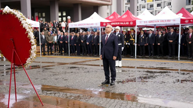 Giresun'da 29 Ekim Cumhuriyet Bayramı coşkusu çelenk sunma töreniyle başladı