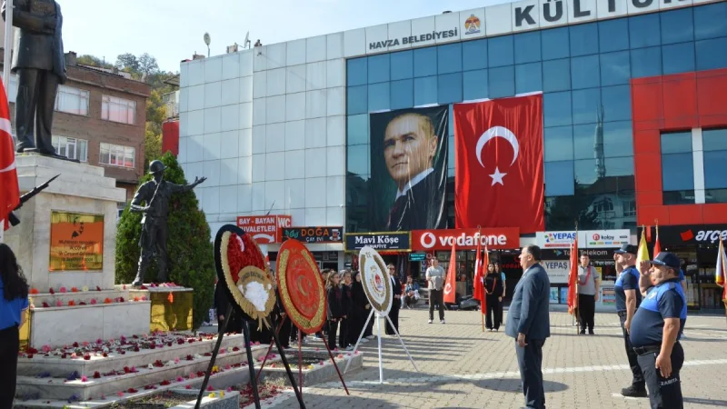 Havza'da 29 Ekim Cumhuriyet Bayramı Dolayısıyla Çelenk Sunma Töreni Düzenlendi