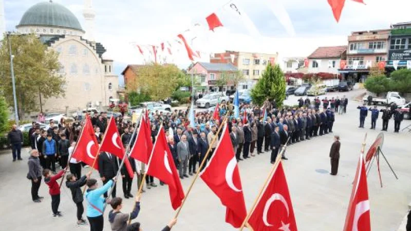 Honaz'da 29 Ekim Cumhuriyet Bayramı Çelenk Sunma Töreni Düzenlendi