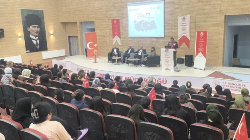 Iğdır'da 'Vatan ve Kahramanlık Buluşmaları' ile Gençler Şehit Aileleri ve Gazilerle Bir Araya Geldi